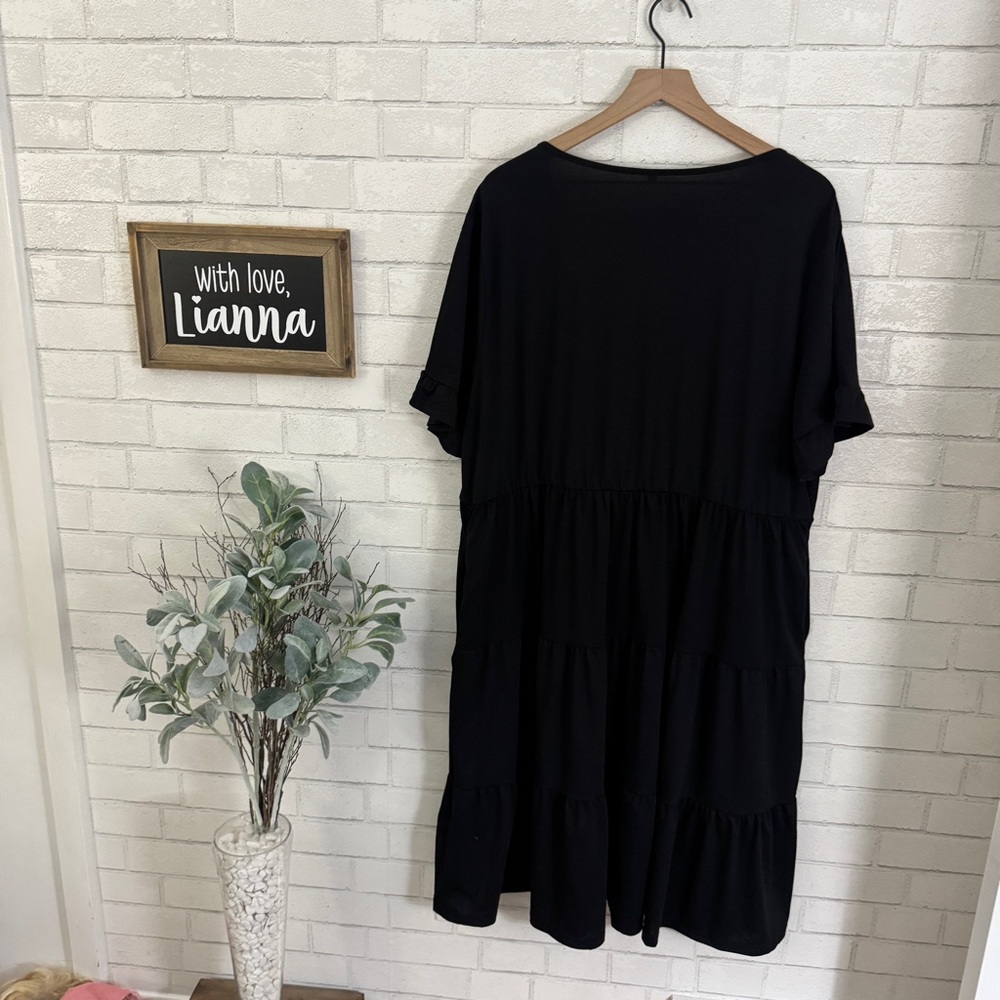 IN’VOLAND Women’s Plus Black Tiered Midi V-Neck Dress with Pockets - Picture 6 of 8